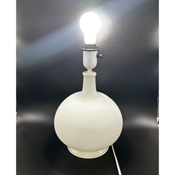 Thomas O'Brien Vintage Modern Table Lamp 14" Round White Glass Ball Visual 2005 - Picture 2 of 9